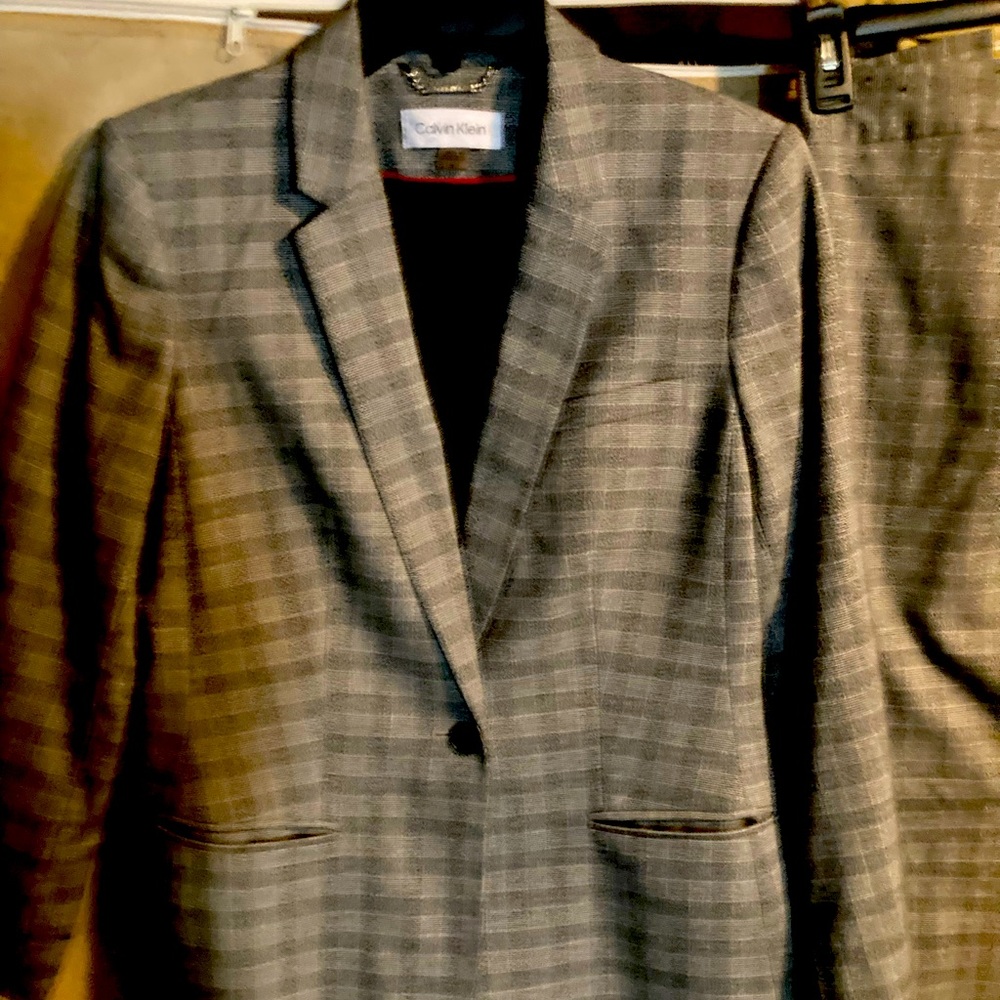 Calvin Klein size 6 suit separate set